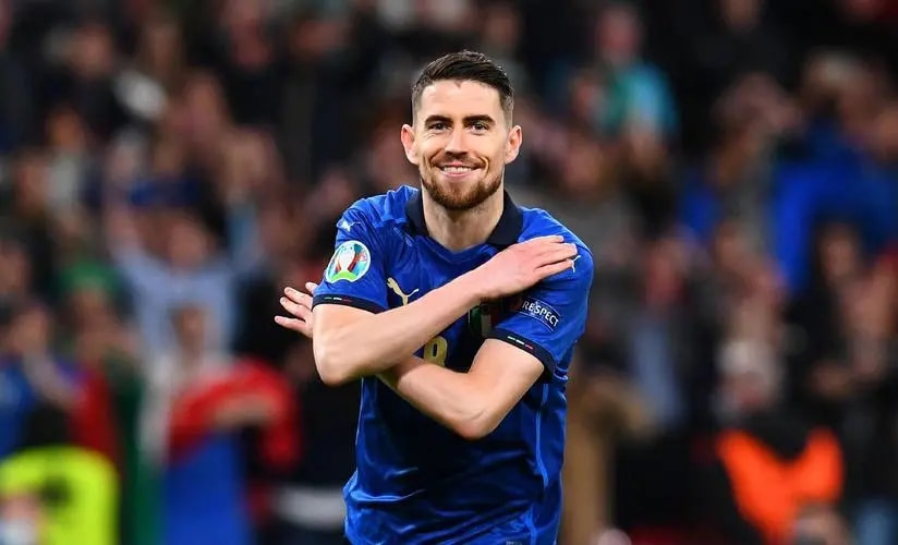 华体会在线入口 -今夜德甲传出新动向，夏洛特黄蜂远射贴柱，管理层表态——质疑声仍在，团队化学反应显著的简单介绍