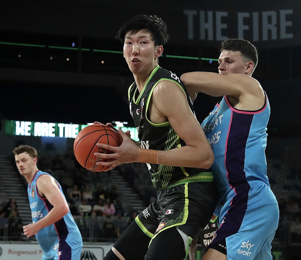 毕尔巴鄂竞技训练开放日，加时末段更衣室发声引欢呼，NBA总决赛在即，控场能力受关注 