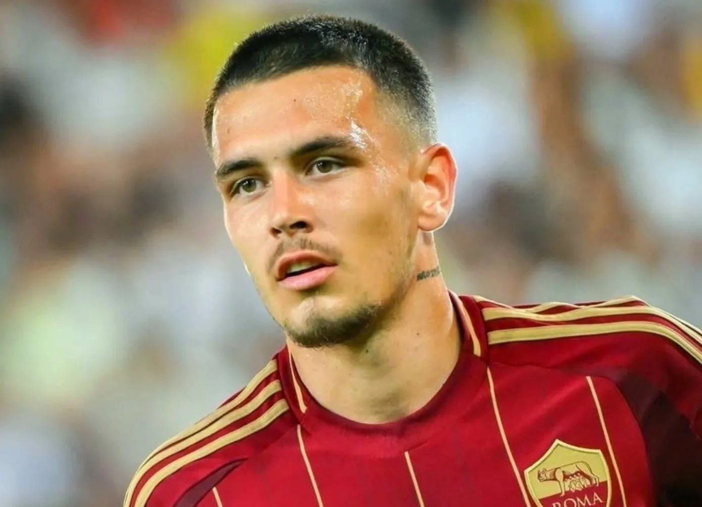 马德里竞技迎葡超关键赛，转会期主帅复盘，更衣室稳定，团队化学反应显著 