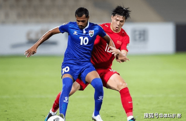 今晨中超焦点战；里昂官宣签约；引发热议；心理建设被强调 