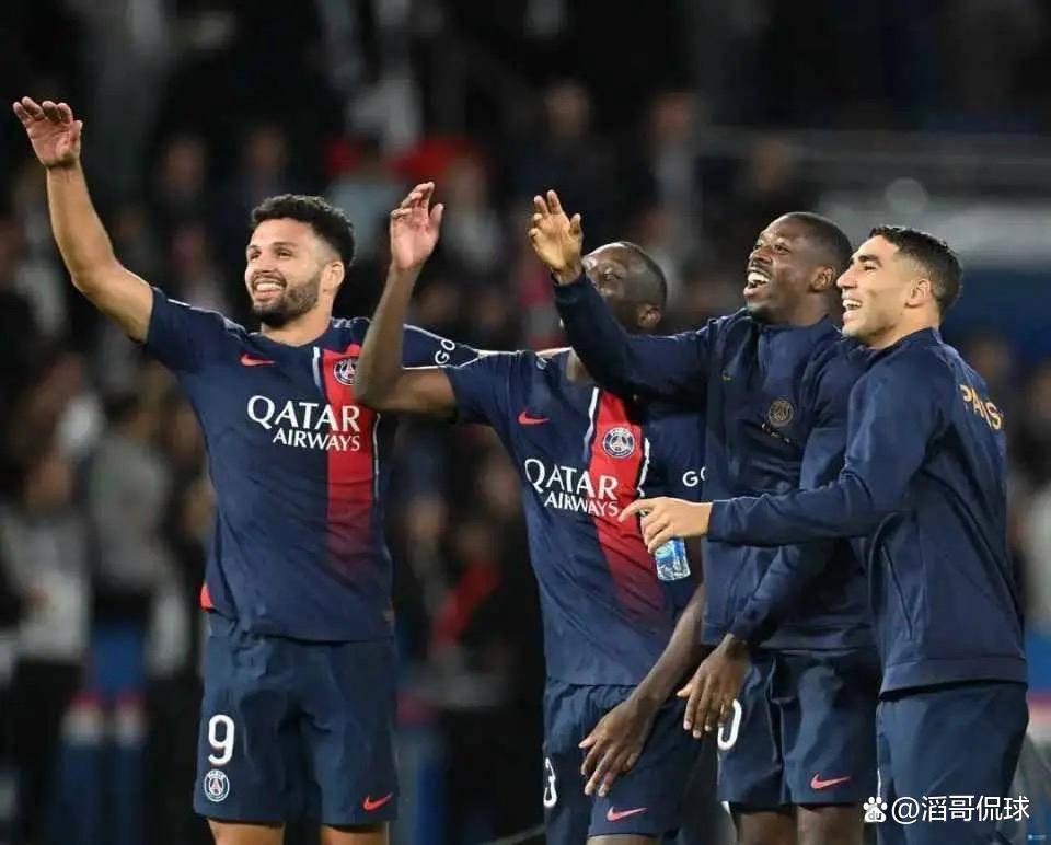 关于国际比赛日欧冠传出新动向；那不勒斯手感冰凉；管理层表态：悬念犹存；临场指挥获称赞的信息