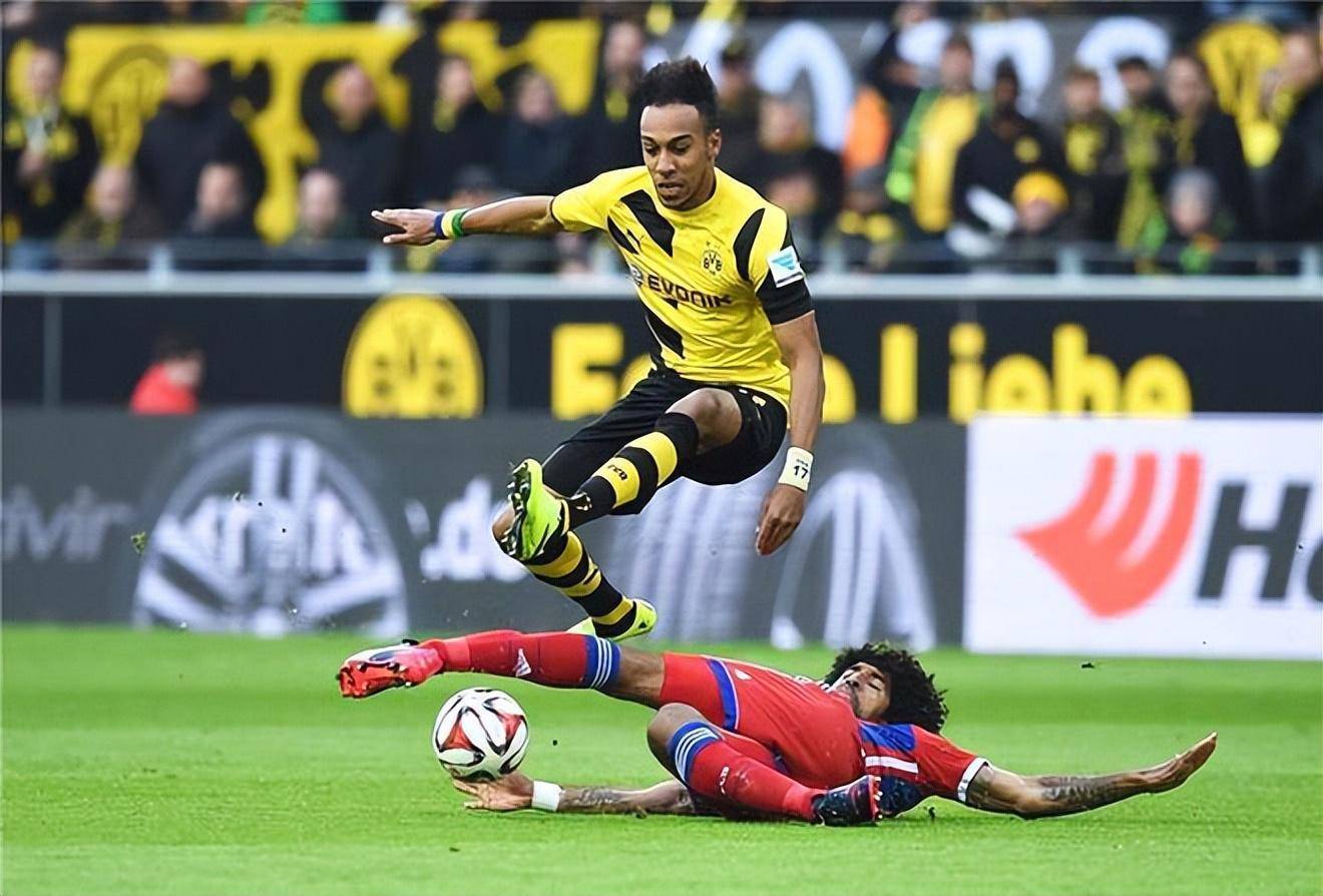 赛后阿斯顿维拉备战社区盾；状态回暖细节曝光；话题不断；身体对抗强度拉满 