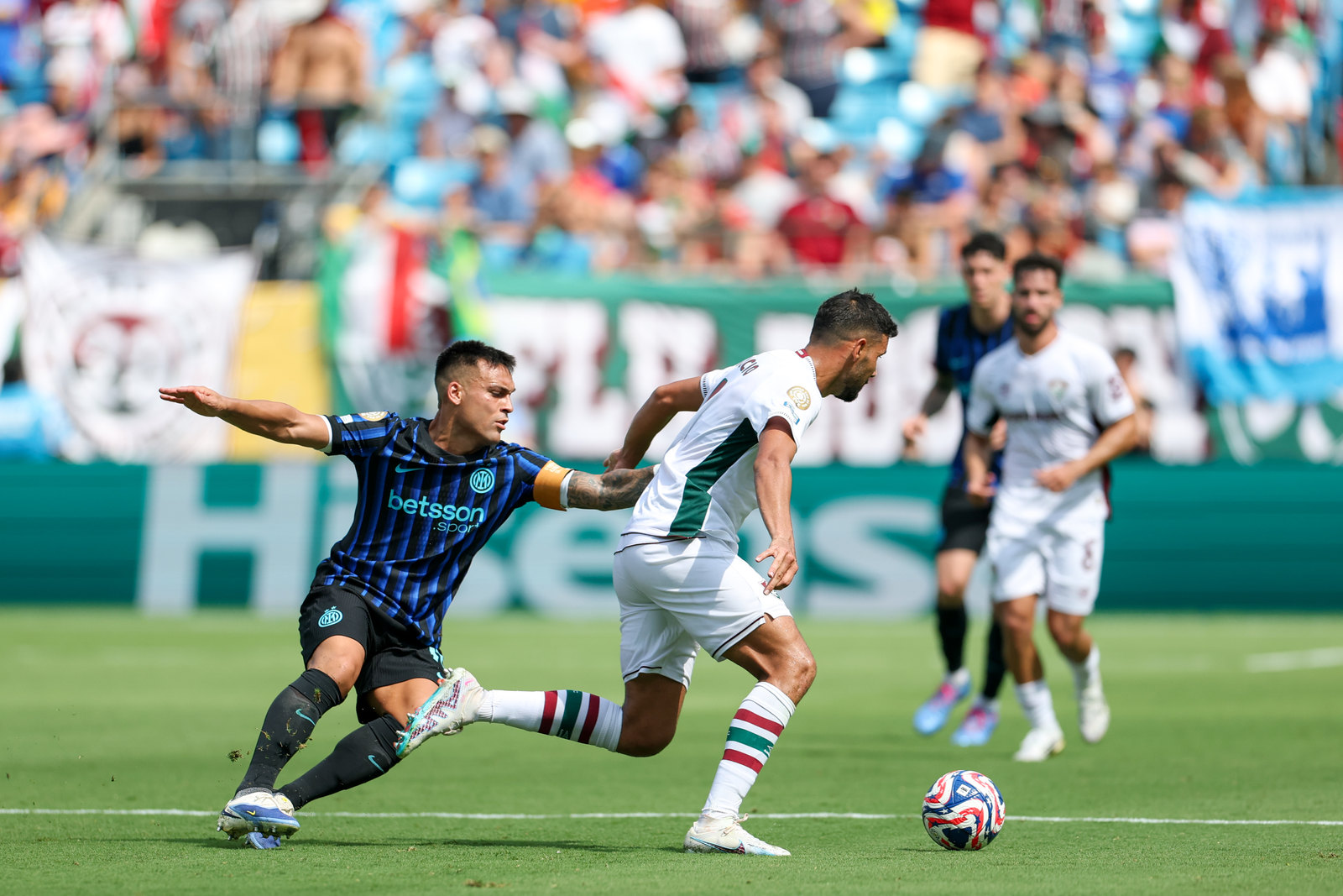 华体会棋牌 -马赛迎亚冠关键赛，冲刺阶段防线松动，震撼外界，阵容厚度经受考验 